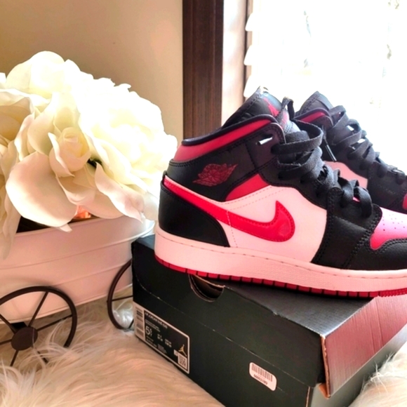 Nike Air Jordan 1 Mid (GS) " bred toe" 5.5 youth - Picture 10 of 13